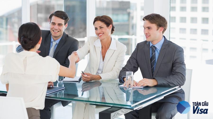Viên chức lãnh sự hỏi gì khi phỏng vấn?