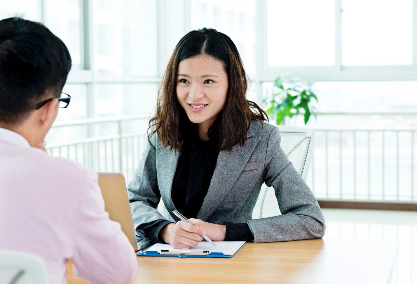Làm quen trước với các câu hỏi sẽ khiến tự tin hơn trong vòng phỏng vấn bảo lãnh đi Mỹ