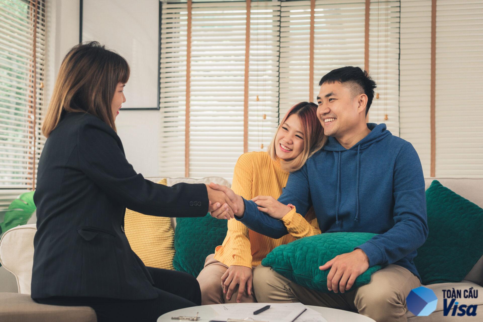 Bảo lãnh định cư Mỹ có thời gian quen nhau quá ngắn