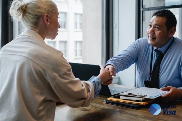 Quá trình phỏng vấn ảnh hưởng gì đến việc định cư Mỹ bao lâu có quốc tịch?