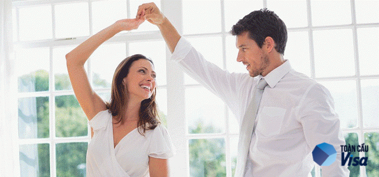 Người bảo lãnh hoặc đồng bảo trợ phải cung cấp đủ các giấy tờ liên quan đến tài chính